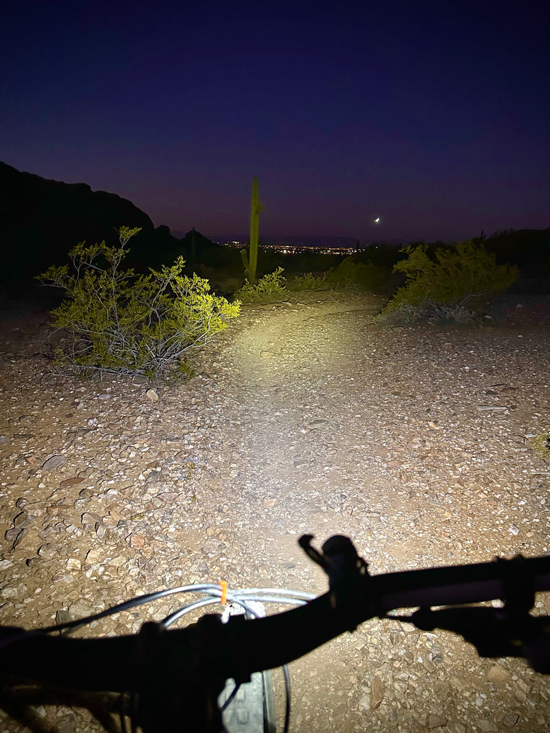 Load image into Gallery viewer, Fenix E18R V.2 Micro EDC Light* w/ FREE Nano Mount