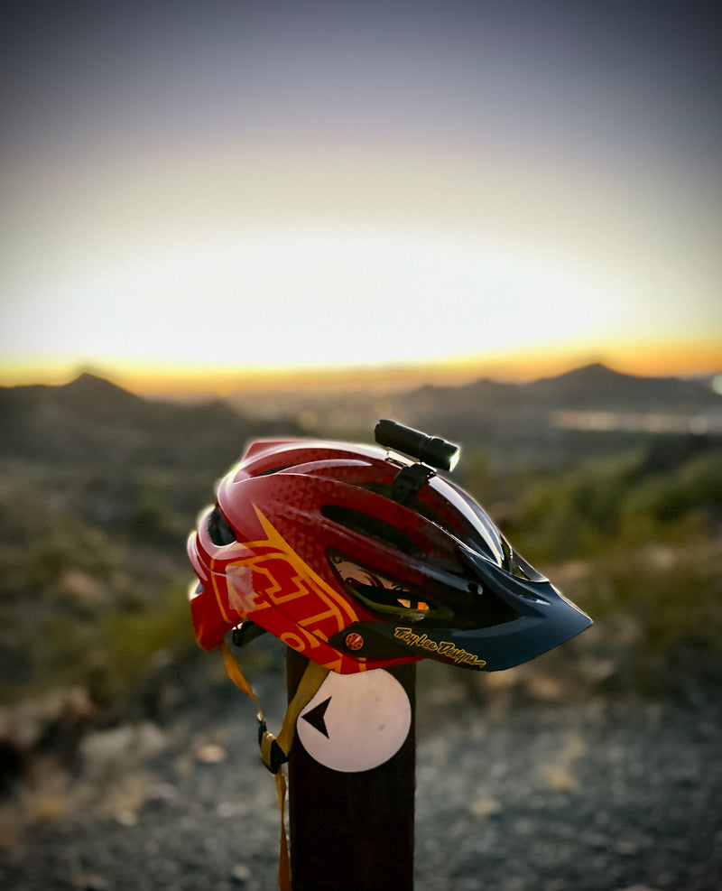 Load image into Gallery viewer, Fenix E18R V.2 Micro EDC Light* w/ FREE Nano Mount