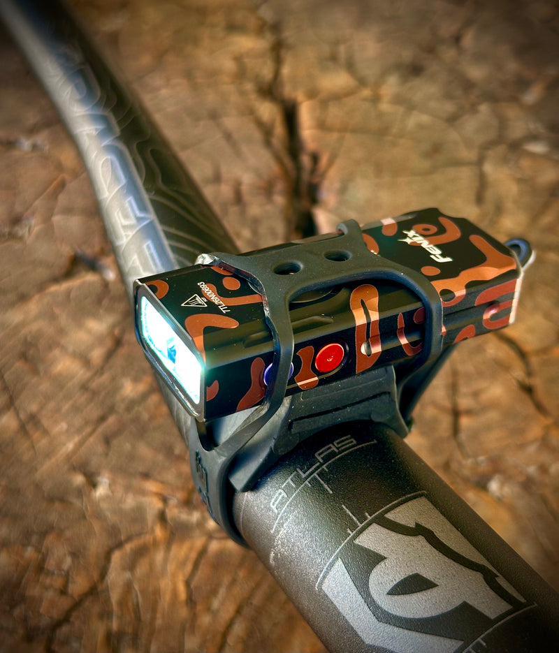 Load image into Gallery viewer, *NEW* Fenix E06R Keychain Light* w/ FREE Nano Handlebar Mount
