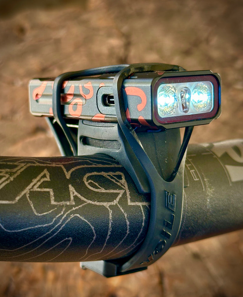 Load image into Gallery viewer, *NEW* Fenix E06R Keychain Light* w/ FREE Nano Handlebar Mount
