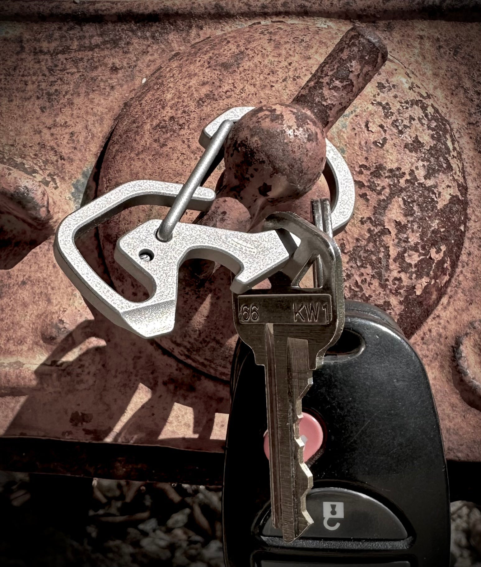 Pre-order the MSTR LINX Titanium Carabiner Key Ring Set — Tools