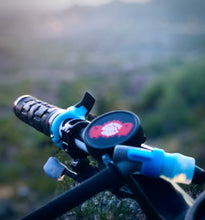 Load image into Gallery viewer, Hands-Free Hydration Combo for Handlebars